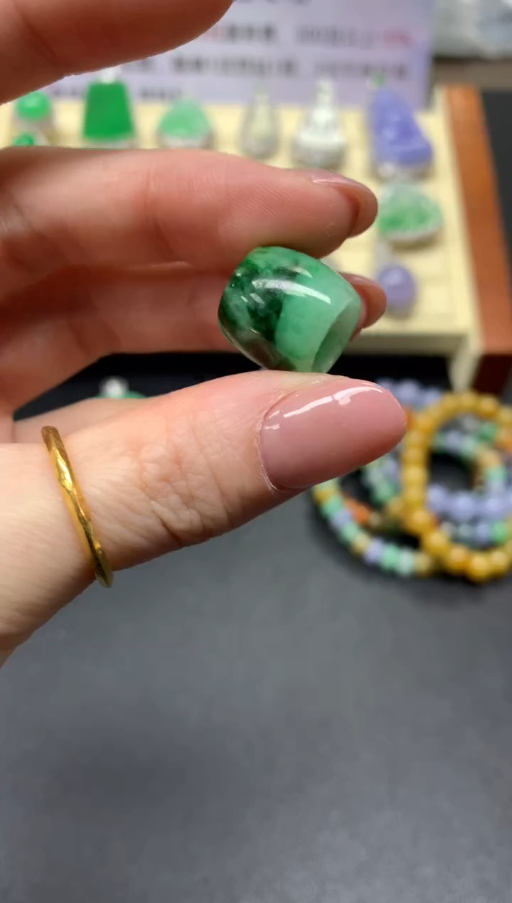 翡翠未镶嵌吊坠(不含链)吊坠|200+30