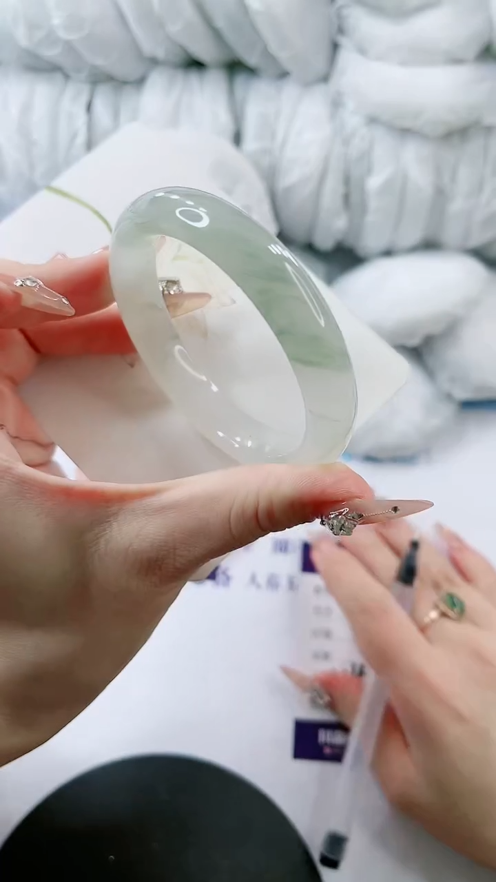 【闪购商品】石英质玉手镯未镶嵌多样性发货V408