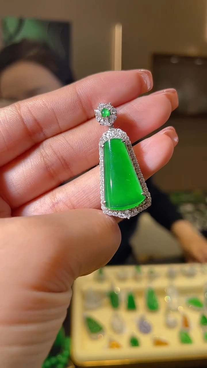 【闪购商品】翡翠吊坠(不含链)银S925镶嵌天然翡翠A货