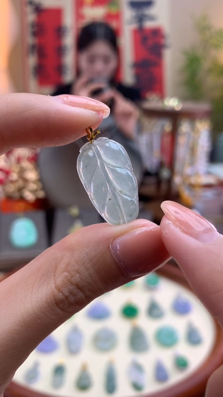 【闪购商品】翡翠颈饰18K金镶嵌叶子