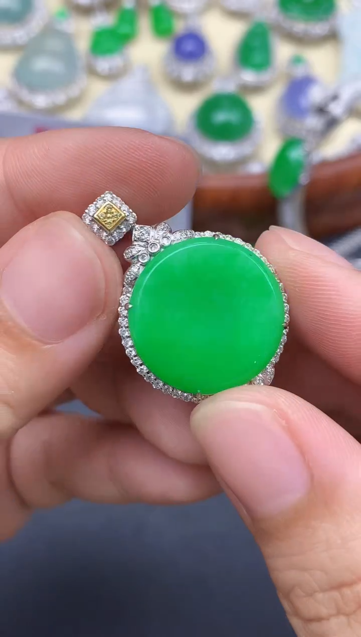 颈饰18K金镶嵌翡翠221-中国好珍宝