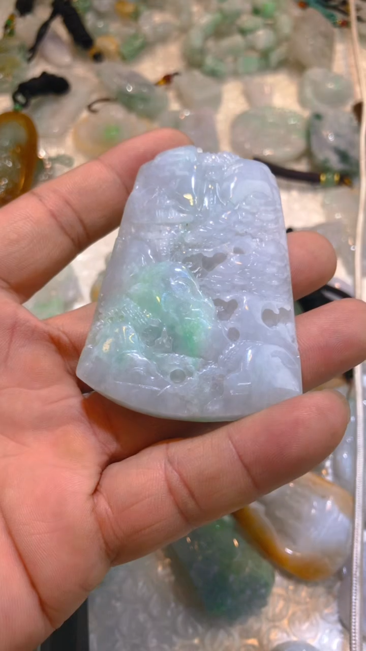 【闪购商品】翡翠吊坠(不含链)未镶嵌飘绿山水