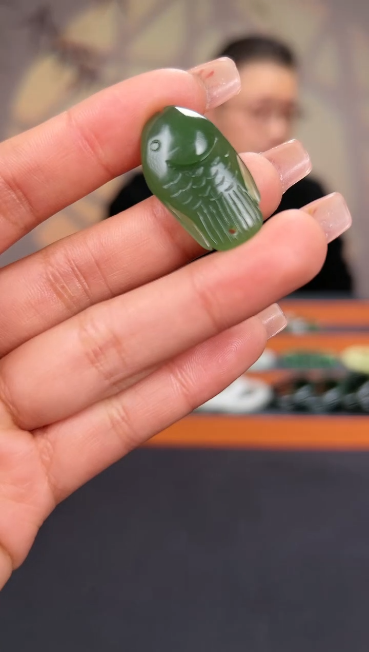 【闪购商品】和田玉颈饰未镶嵌碧玉小鱼