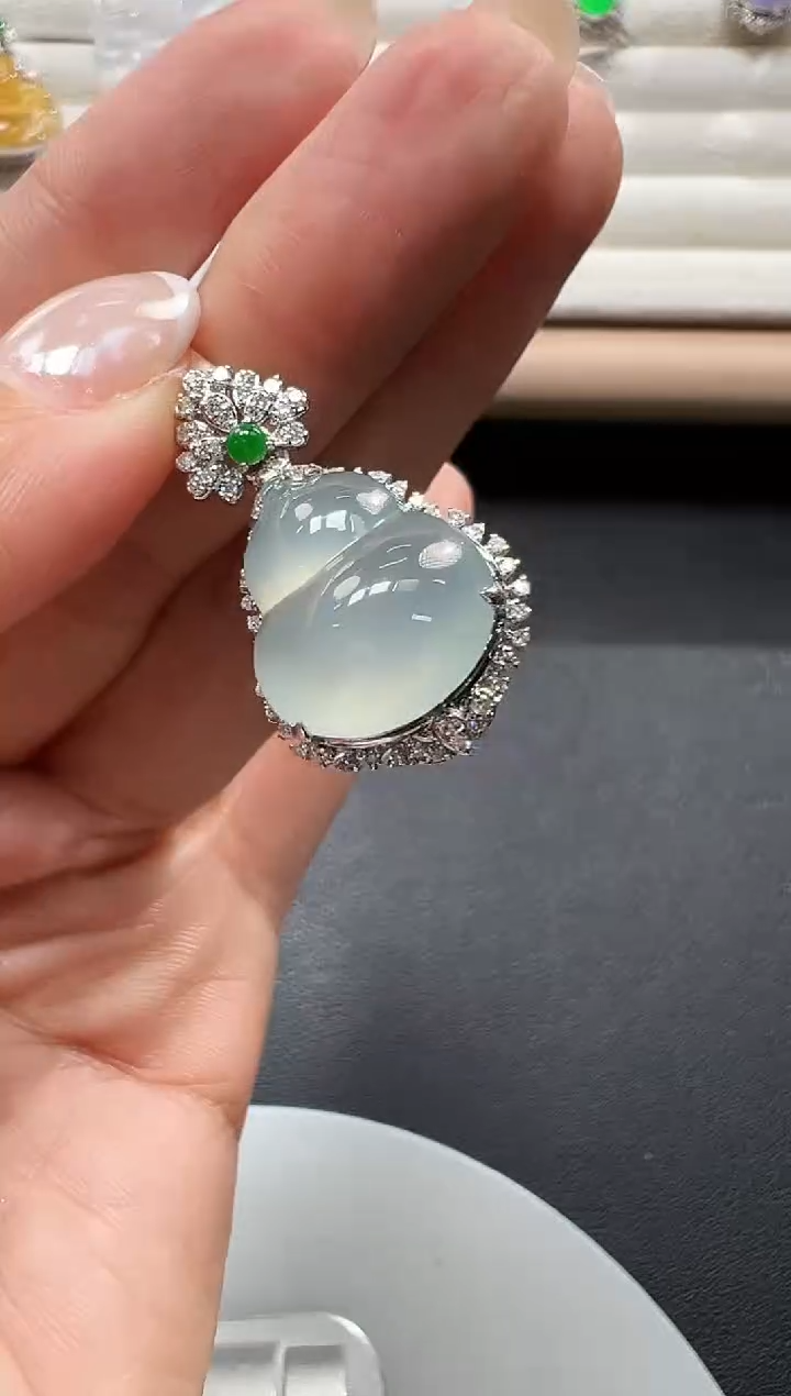 颈饰18K金镶嵌翡翠序号137