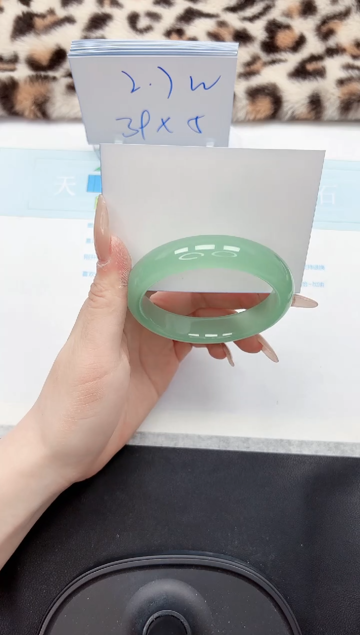 【闪购商品】石英质玉手镯未镶嵌208-53