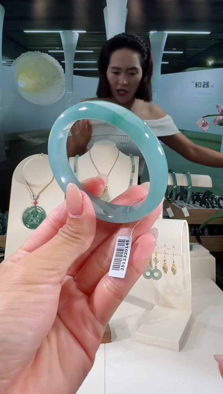 翡翠手镯未镶嵌52.5圈