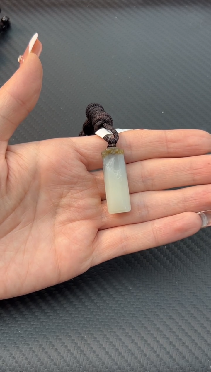 【闪购商品】和田玉吊坠(赠链)未镶嵌新疆和田玉三色吊坠