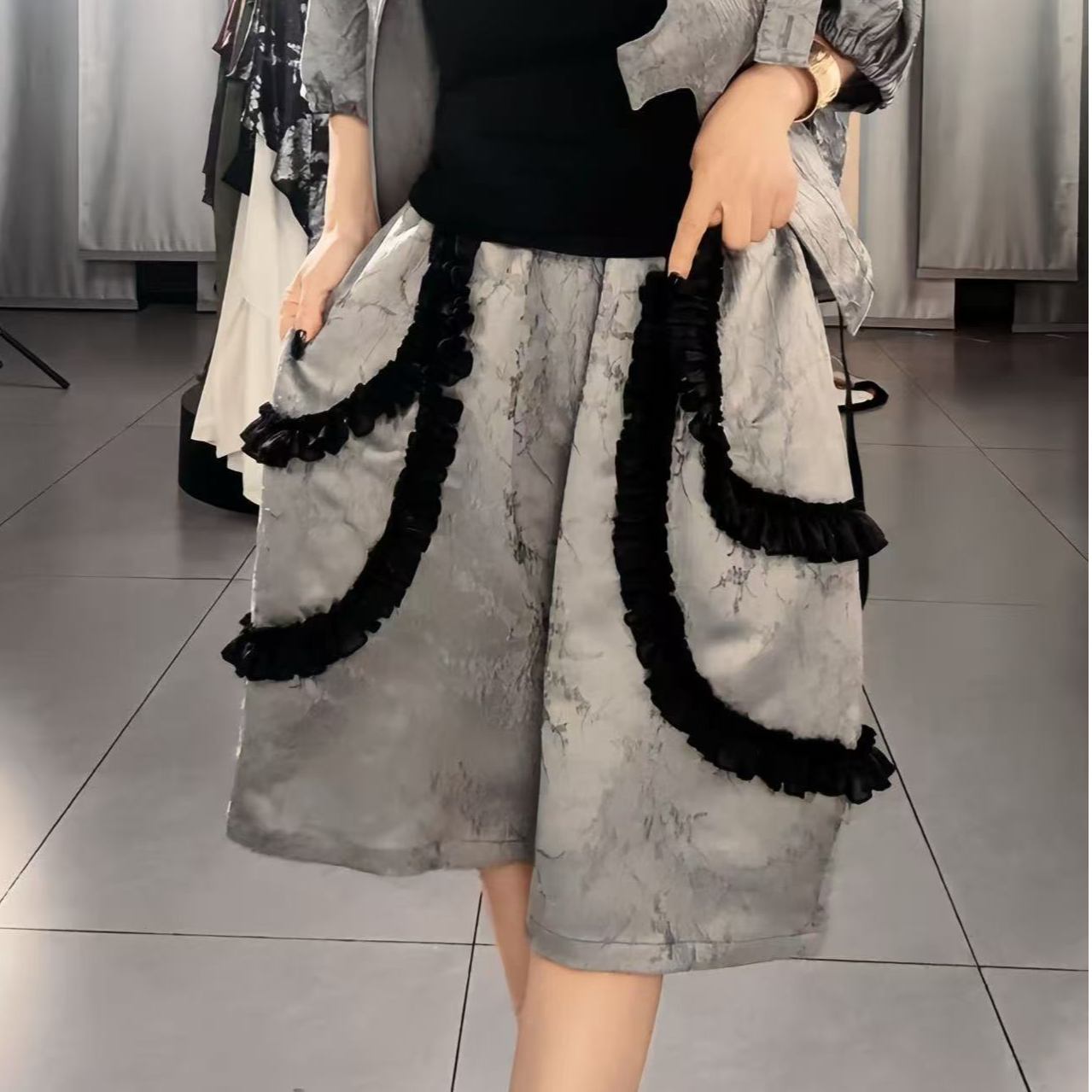 2025春夏木耳边高腰中裤女小众设计时尚休宽松百搭休闲个性六分裤