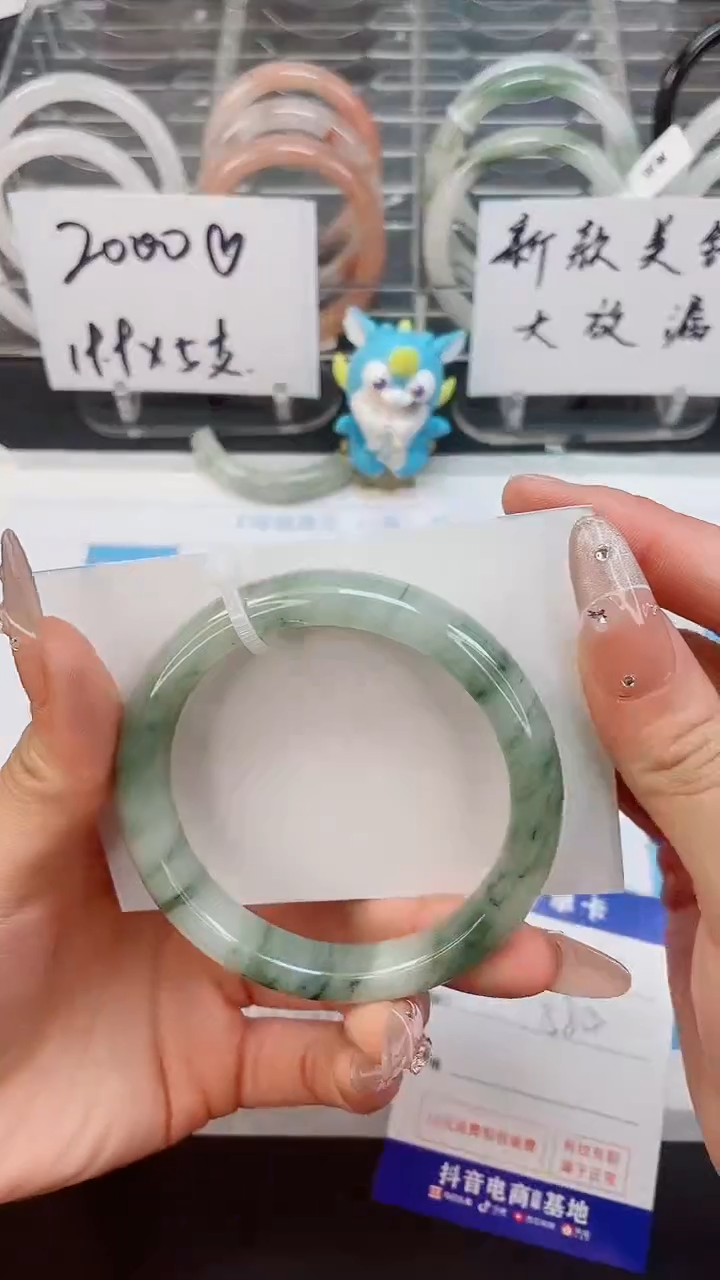 【闪购商品】石英质玉手镯未镶嵌44