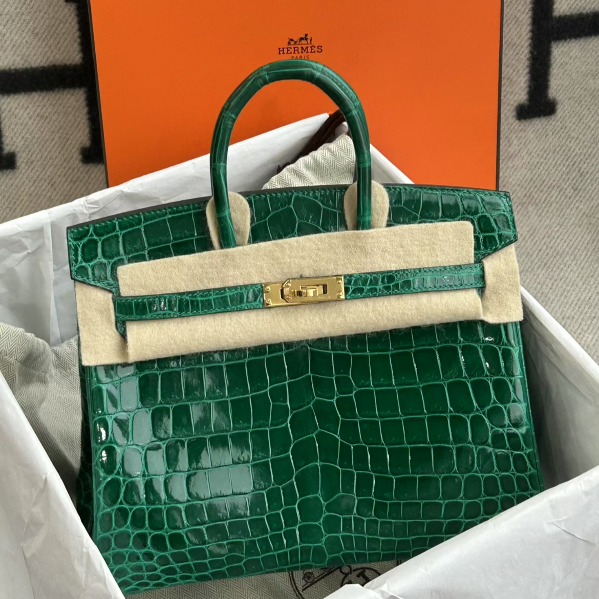 未使用 Hermes/爱马仕 birkin25 翡翠绿 金扣 亮面两点鳄 C刻