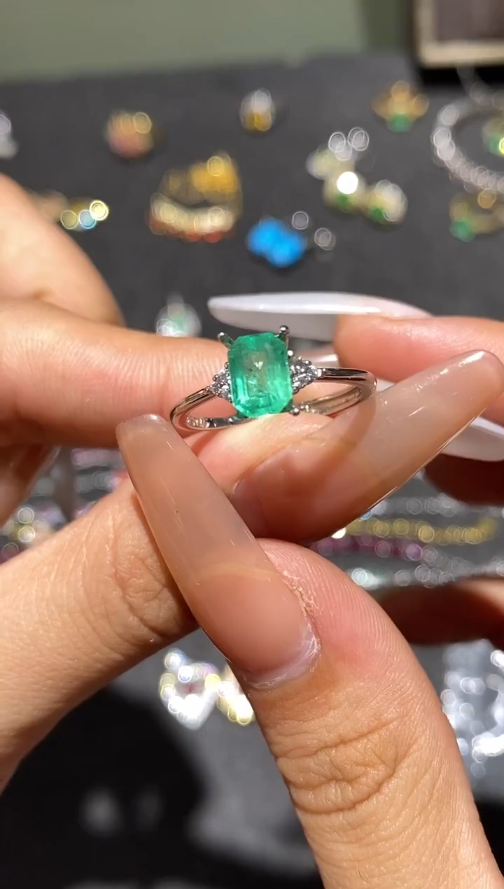 银S925镶嵌戒指祖母绿戒指