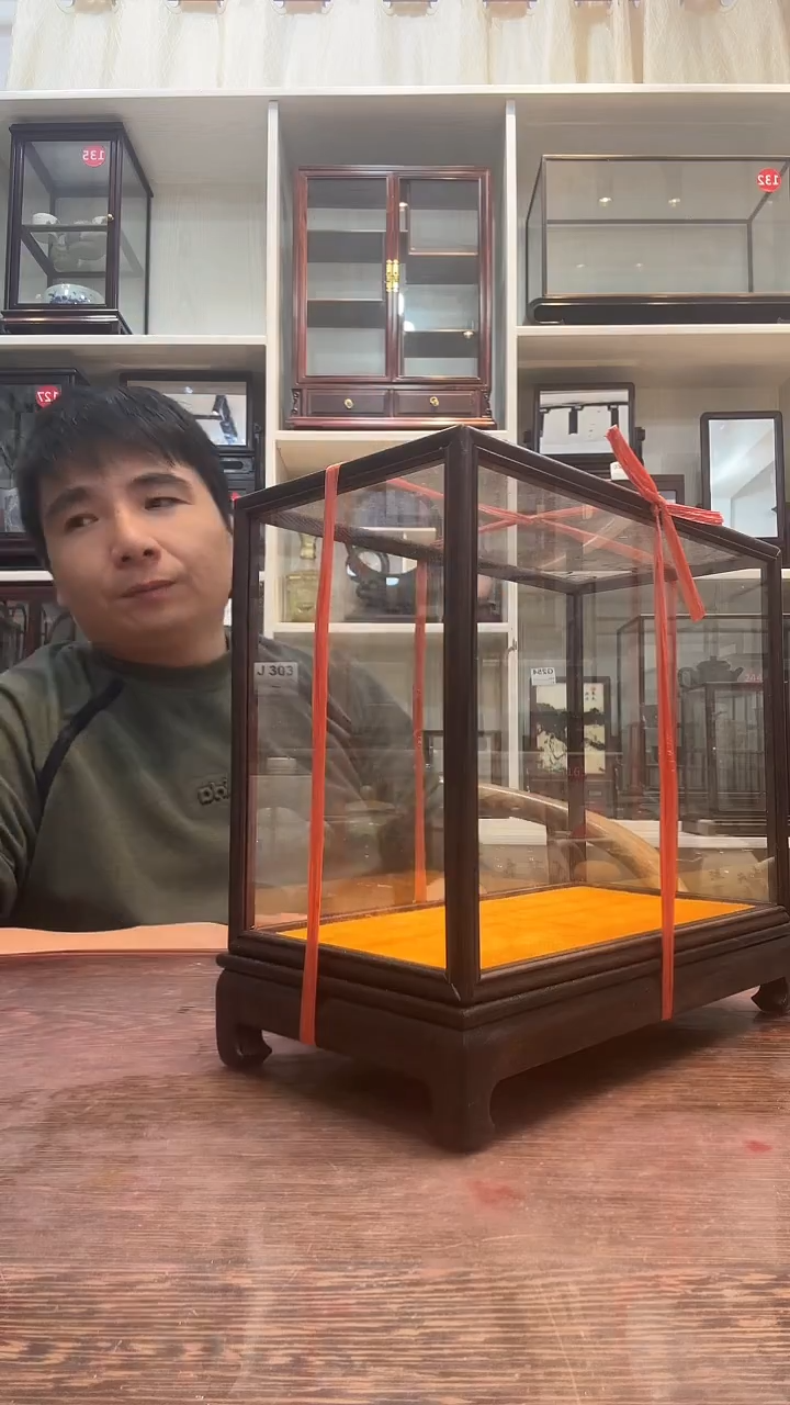 卢氏黑黄檀（大叶紫檀）玻璃罩070