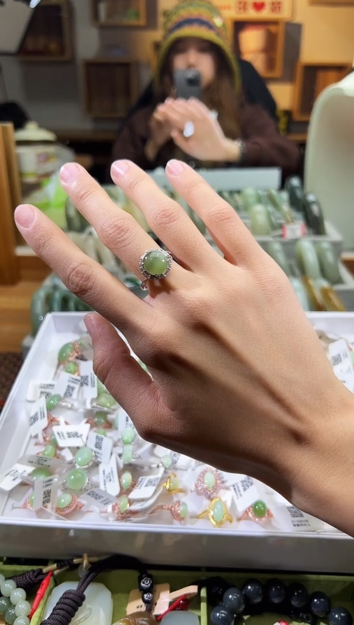 未镶嵌戒指和田玉黑羊洞戒指