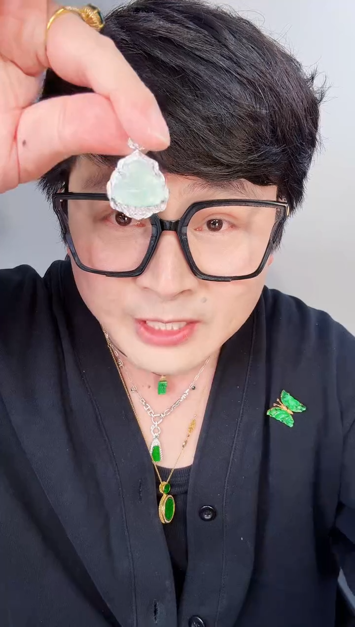 【闪购商品】翡翠颈饰未镶嵌一件