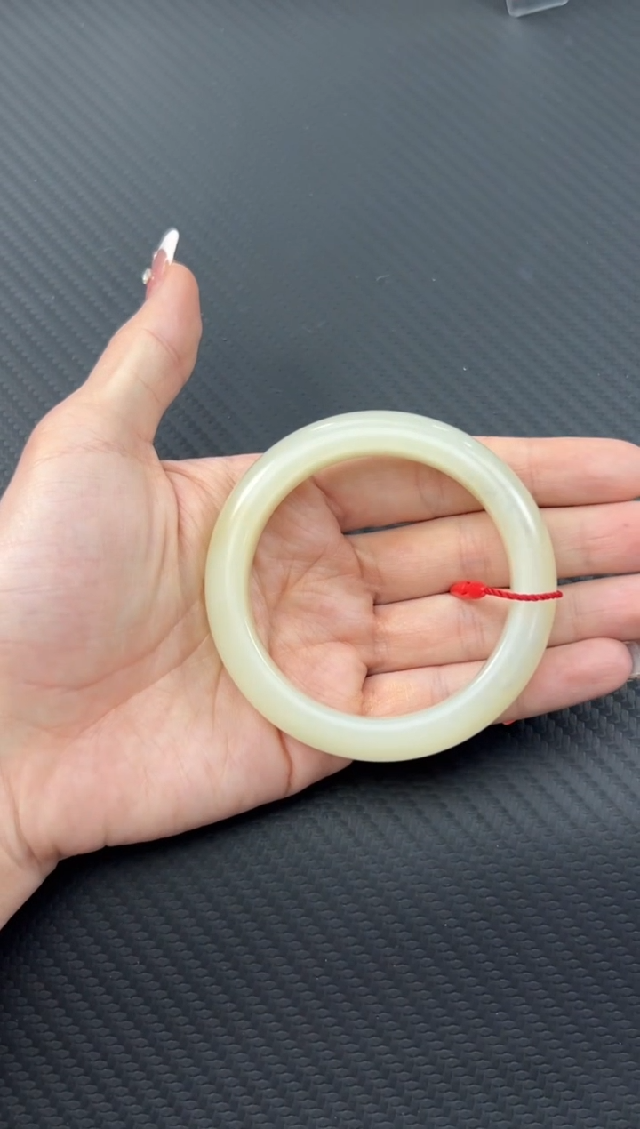 【闪购商品】和田玉手镯未镶嵌且末金山微色差54手镯