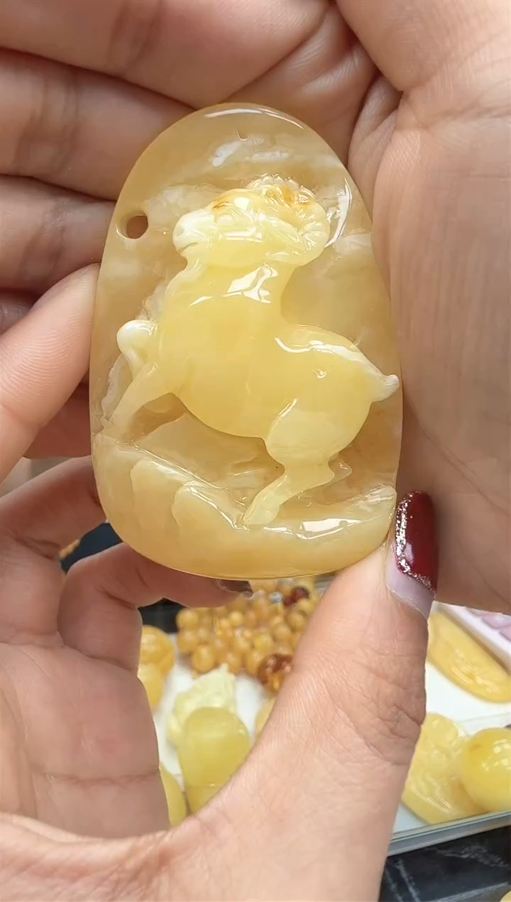 【闪购商品】琥珀裸石未镶嵌挂坠