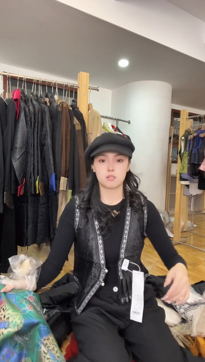 XL码      115-125斤  马甲