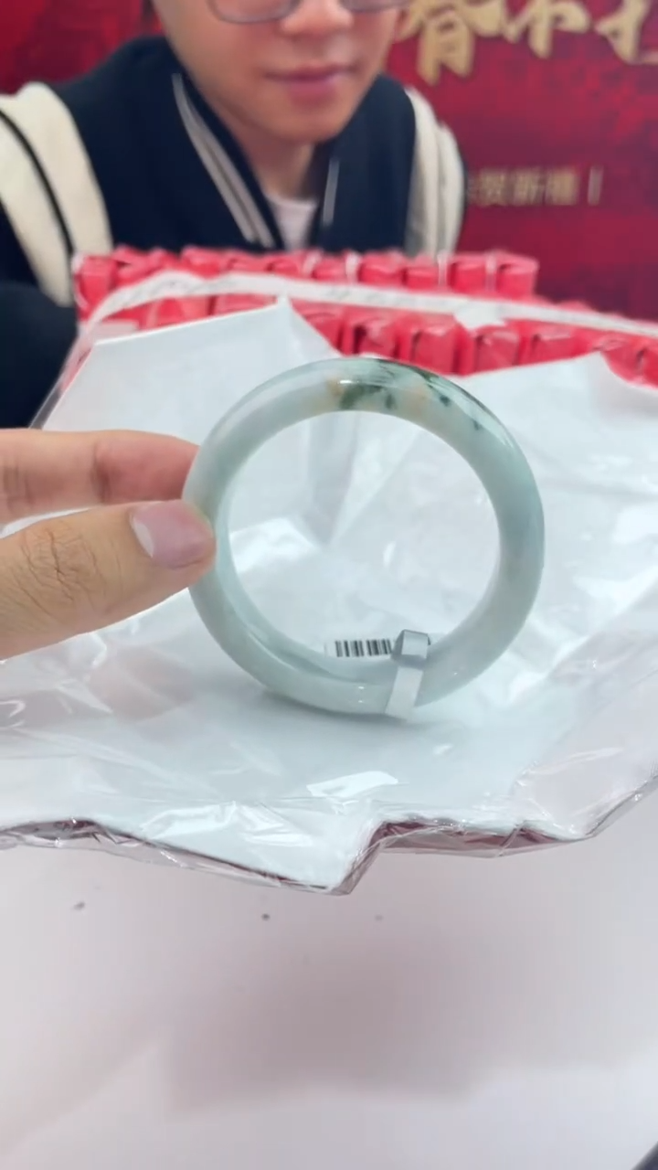 【闪购商品】翡翠手镯未镶嵌5翡翠手镯（微瑕）