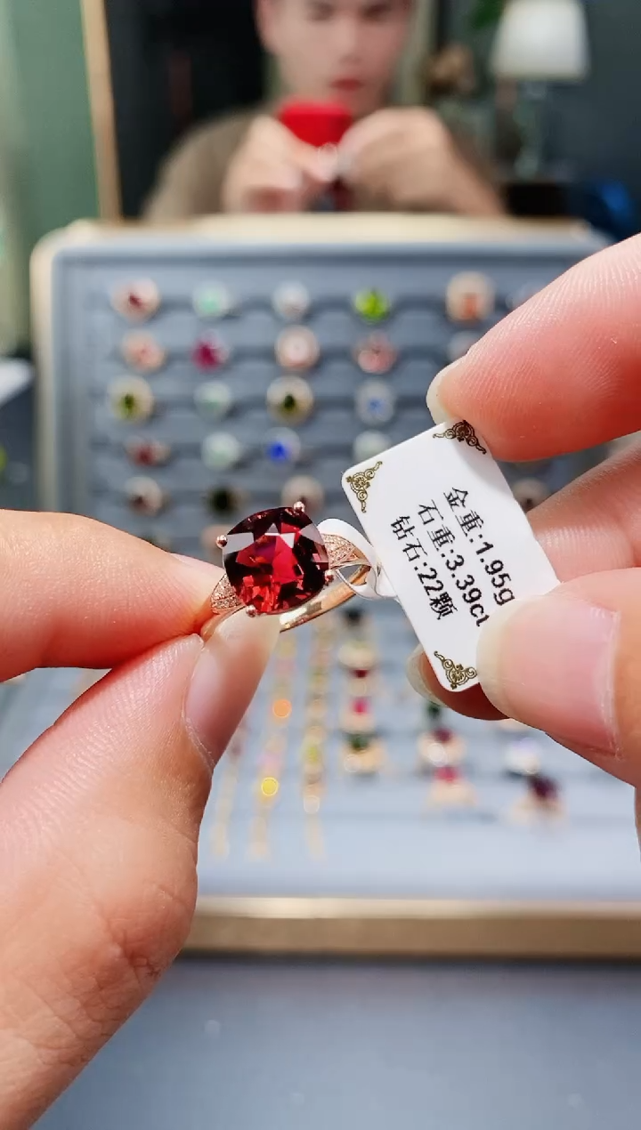 18K金镶嵌戒指碧玺3.39.