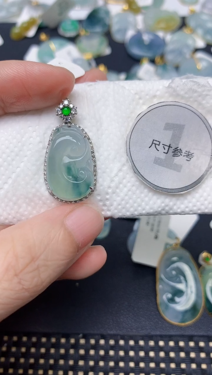 颈饰18K金镶嵌翡翠天然缅甸A货翡翠