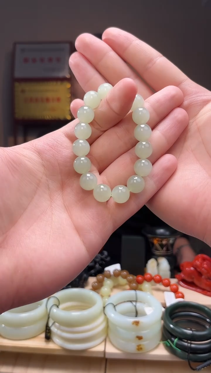 颈饰未镶嵌和田玉手串