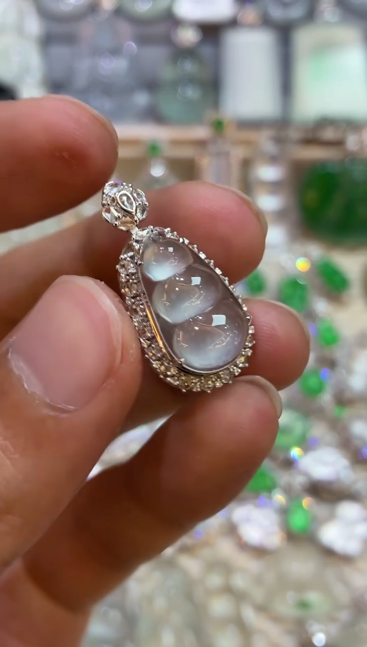 吊坠(不含链)18K金镶嵌翡翠豆子