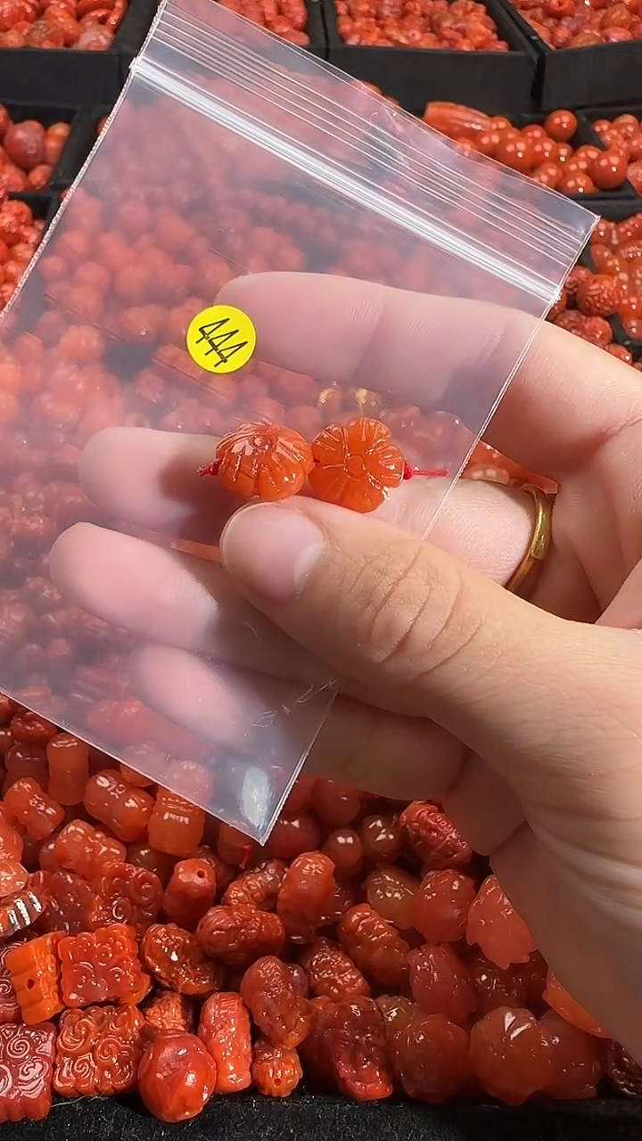 颈饰未镶嵌南红玛瑙1