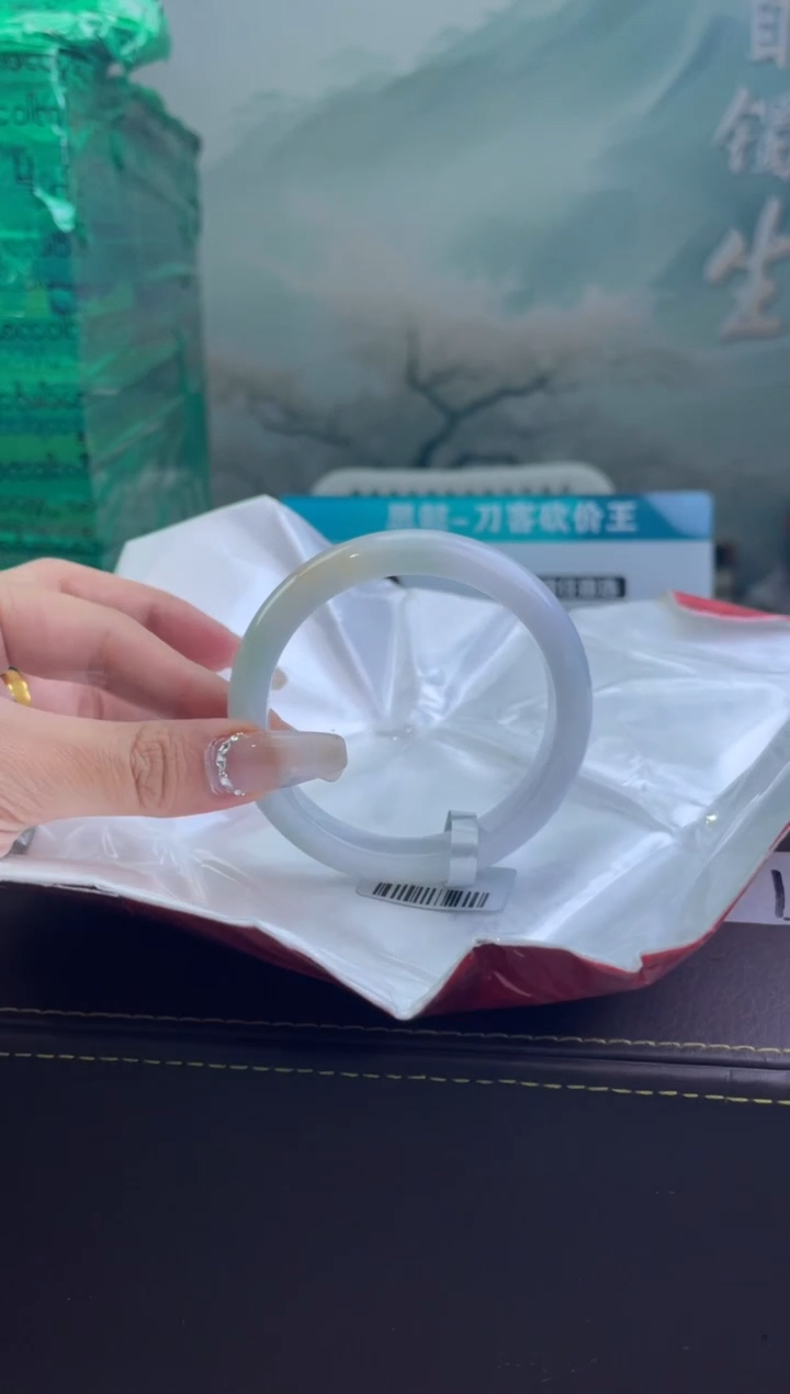 翡翠手镯未镶嵌9          