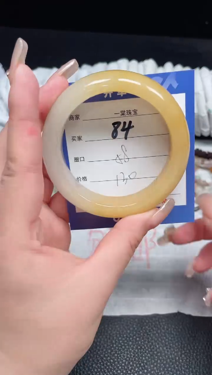 【闪购商品】石英质玉手镯未镶嵌84