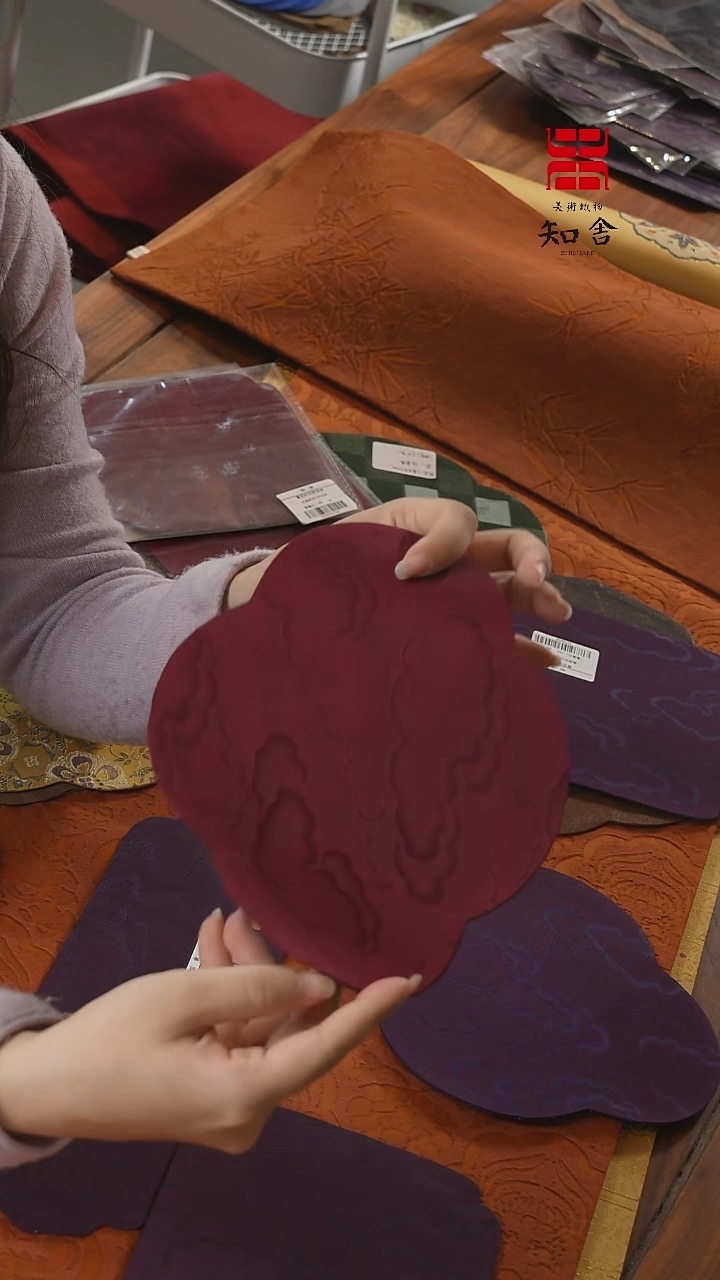 【闪购商品】织绣壶承···········