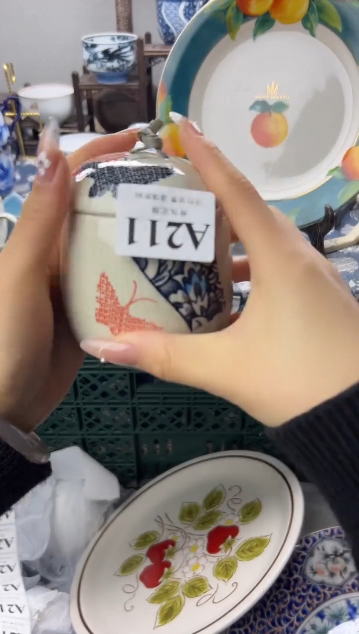 瓷片七****屋  A211