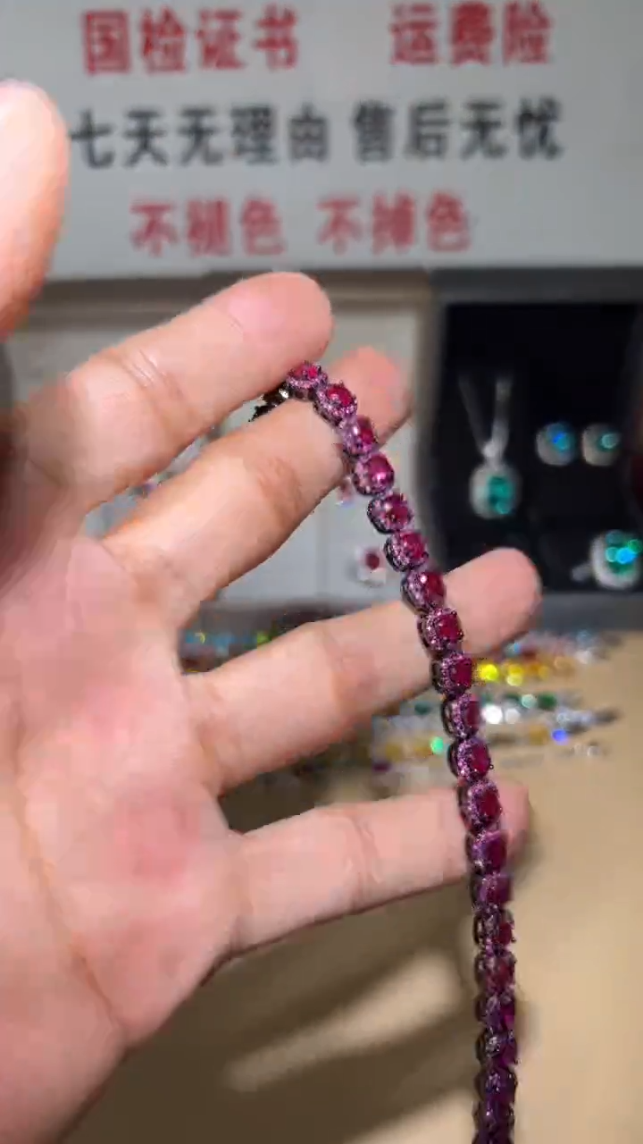 铂Pt950镶嵌手链红宝石230