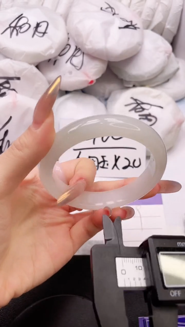 【闪购商品】石英质玉手镯未镶嵌14K189-60