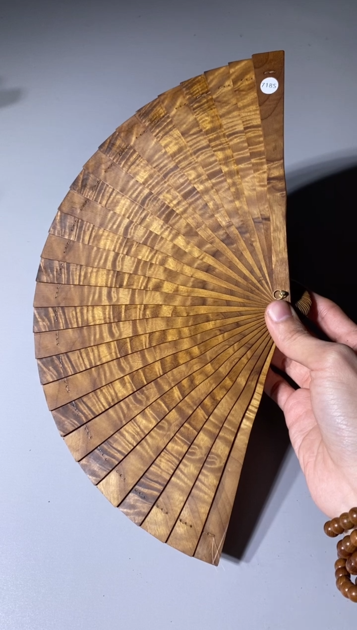 【闪购商品】金丝楠木雕718号18cm精品金丝楠扇子