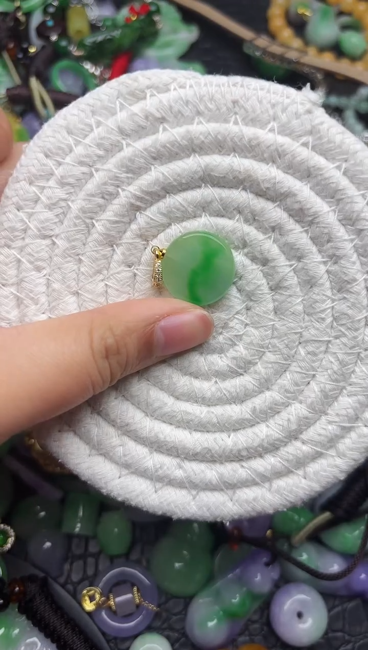 颈饰未镶嵌翡翠缅甸翡翠吊坠