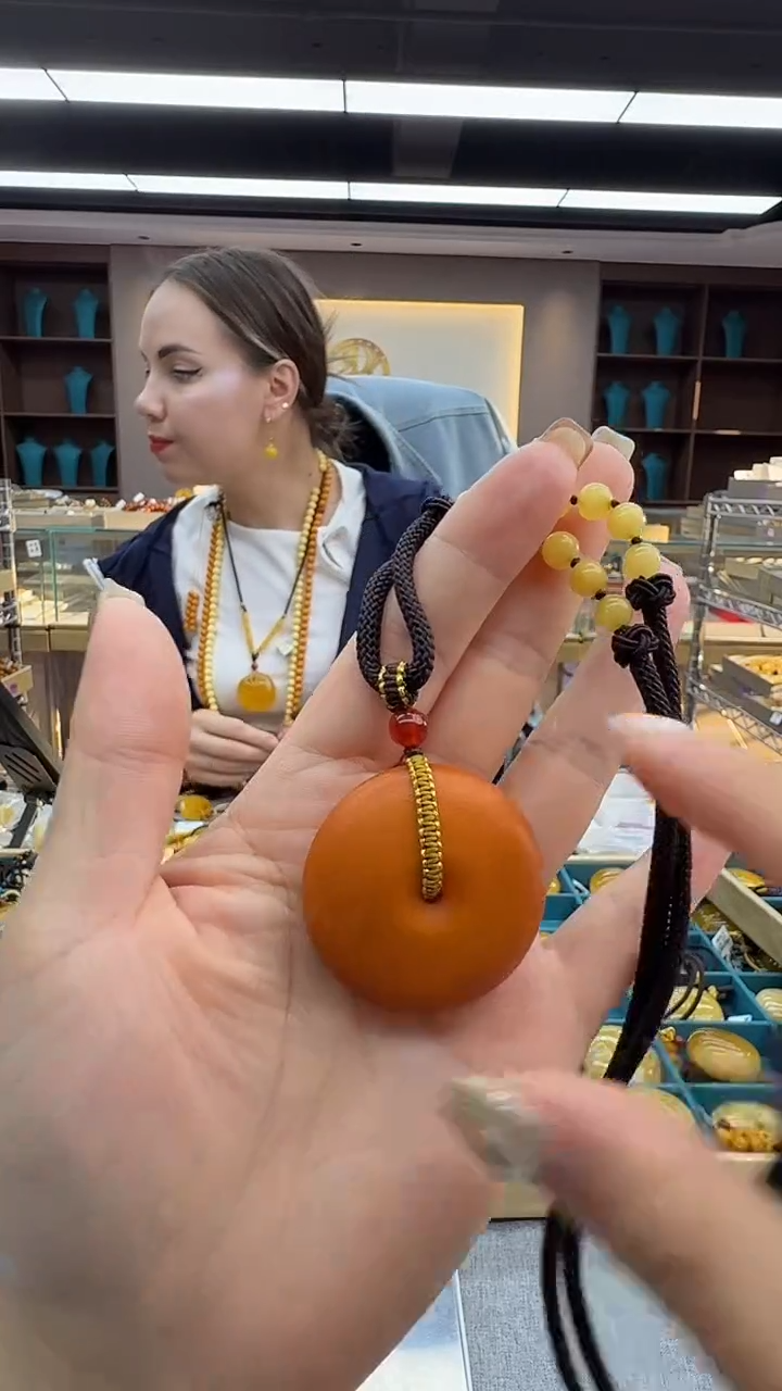 琥珀颈饰未镶嵌138秒拍号 假一罚三 