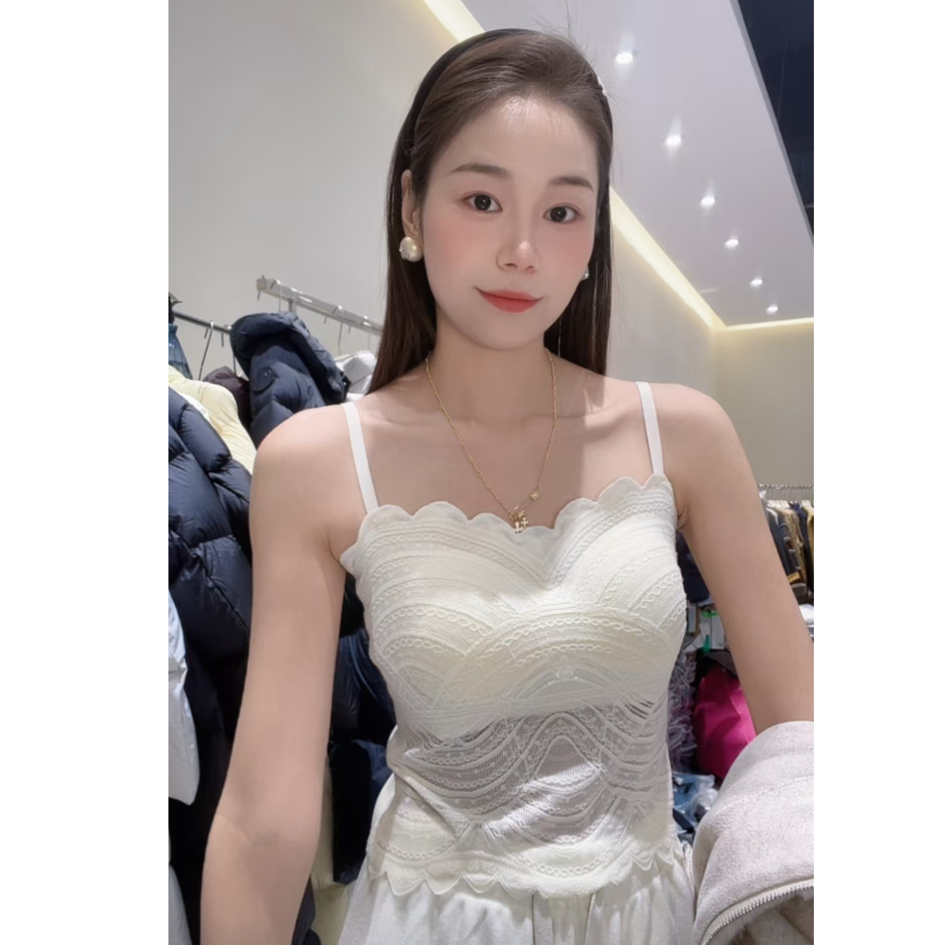 【三懿服饰】设计感类似拼接花边显瘦百搭纯色吊带背心-0615