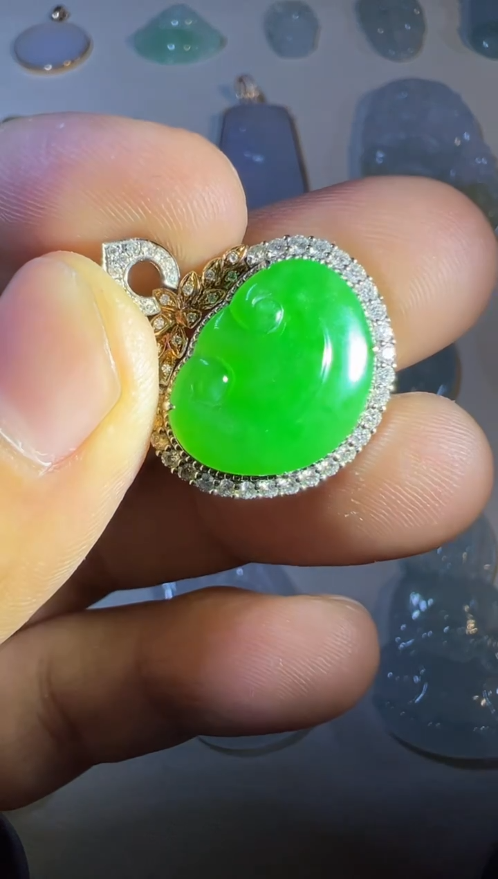 18K金镶嵌定制翡翠翡翠吊坠