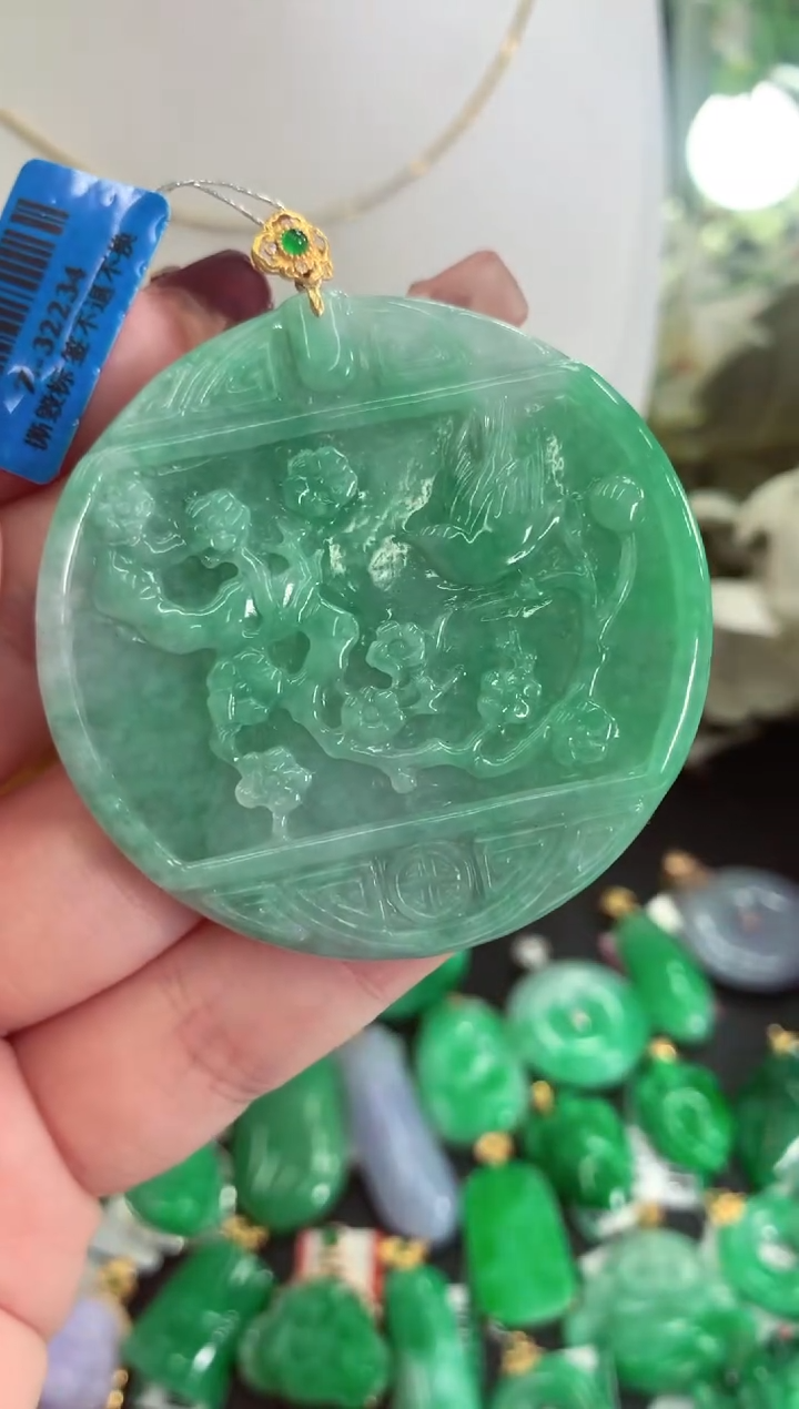 【闪购商品】翡翠吊坠(不含链)18K金镶嵌挂件