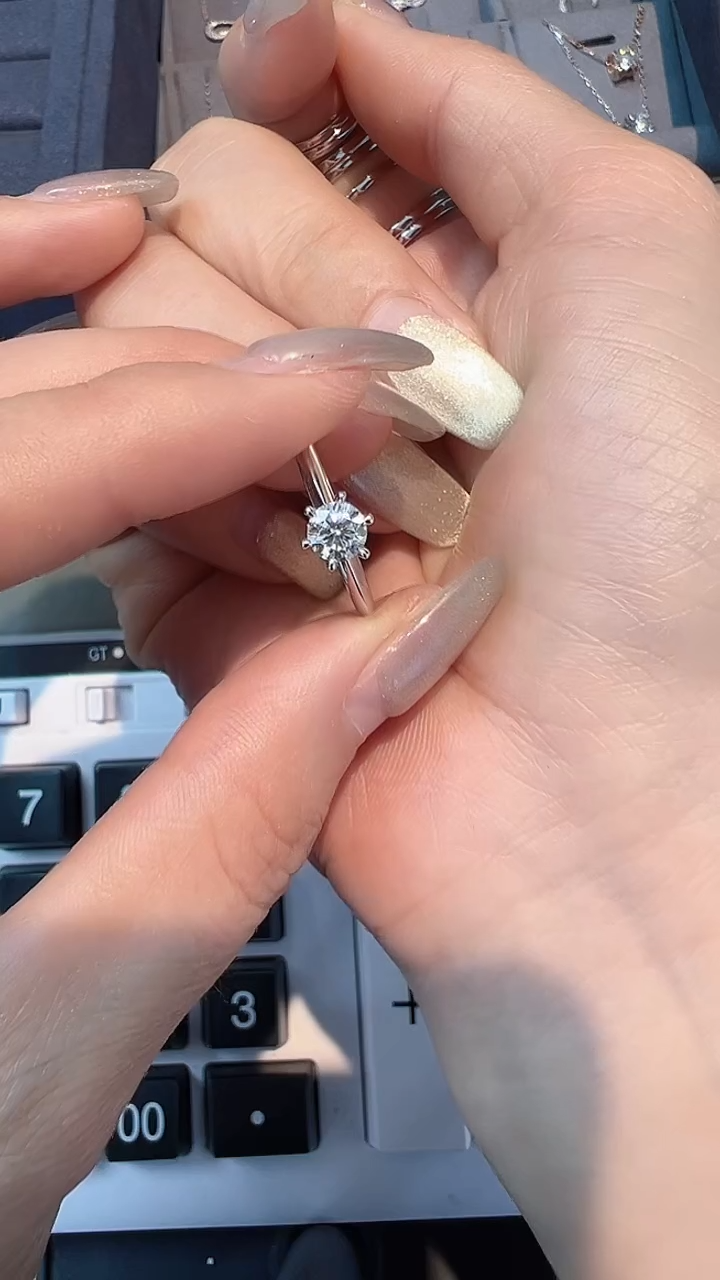 【闪购商品】钻石戒指/指环18K金镶嵌戒指