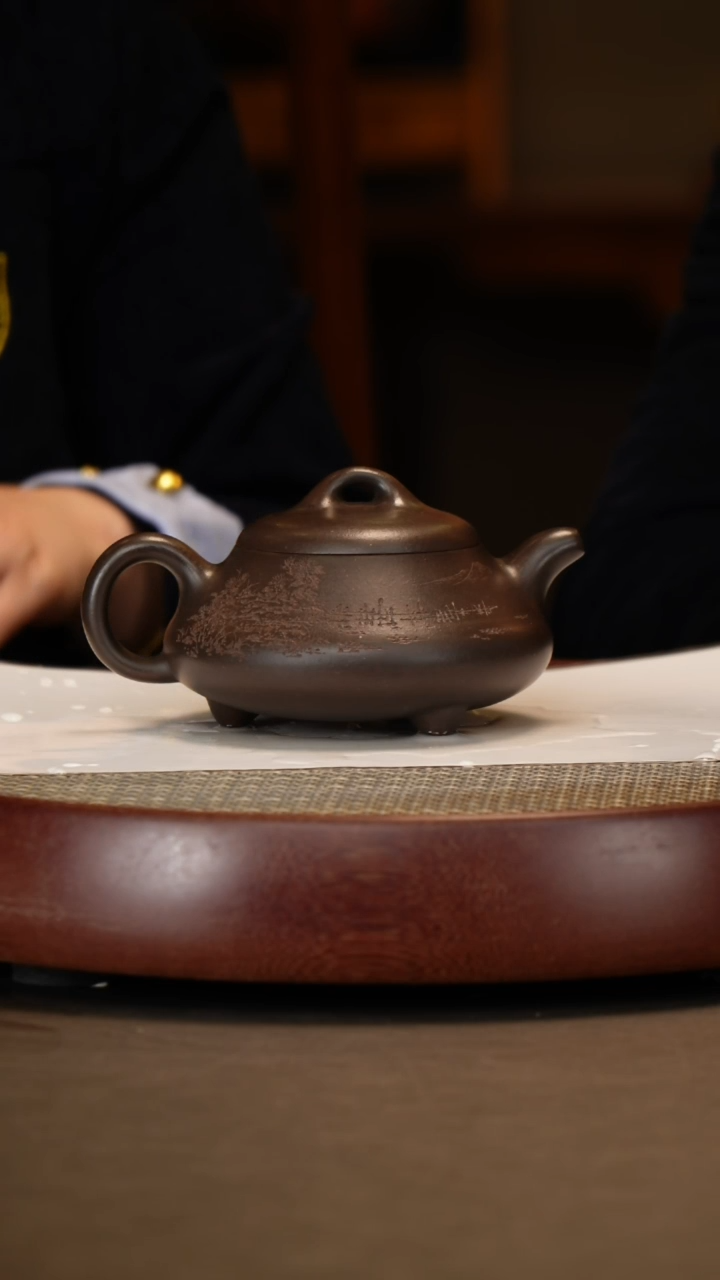 【闪购商品】紫砂茶壶【刘华良】古渡乌泥三足矮石瓢 300CC