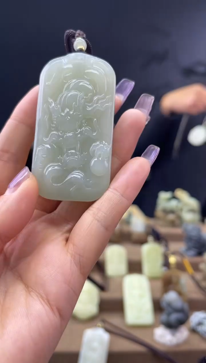 颈饰未镶嵌和田玉1