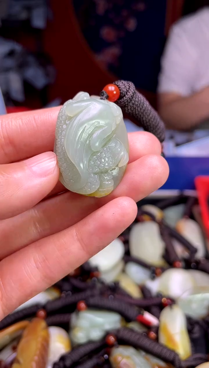 和田玉未镶嵌颈饰1