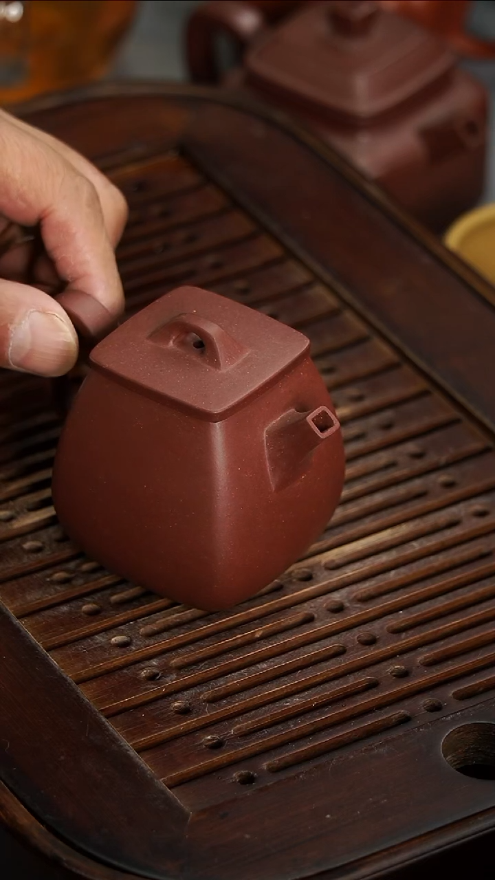 茶壶紫砂宜兴紫砂紫泥四方高瓢130毫升