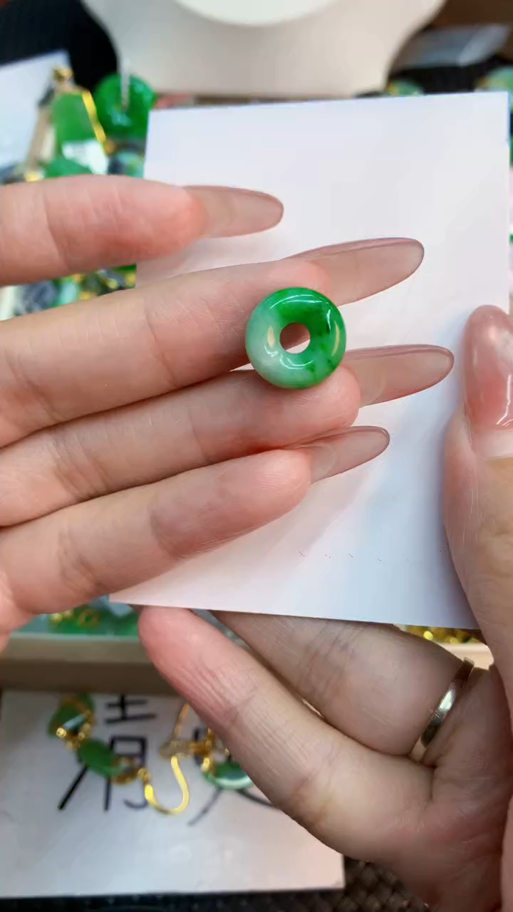 翡翠未镶嵌吊坠(不含链)1