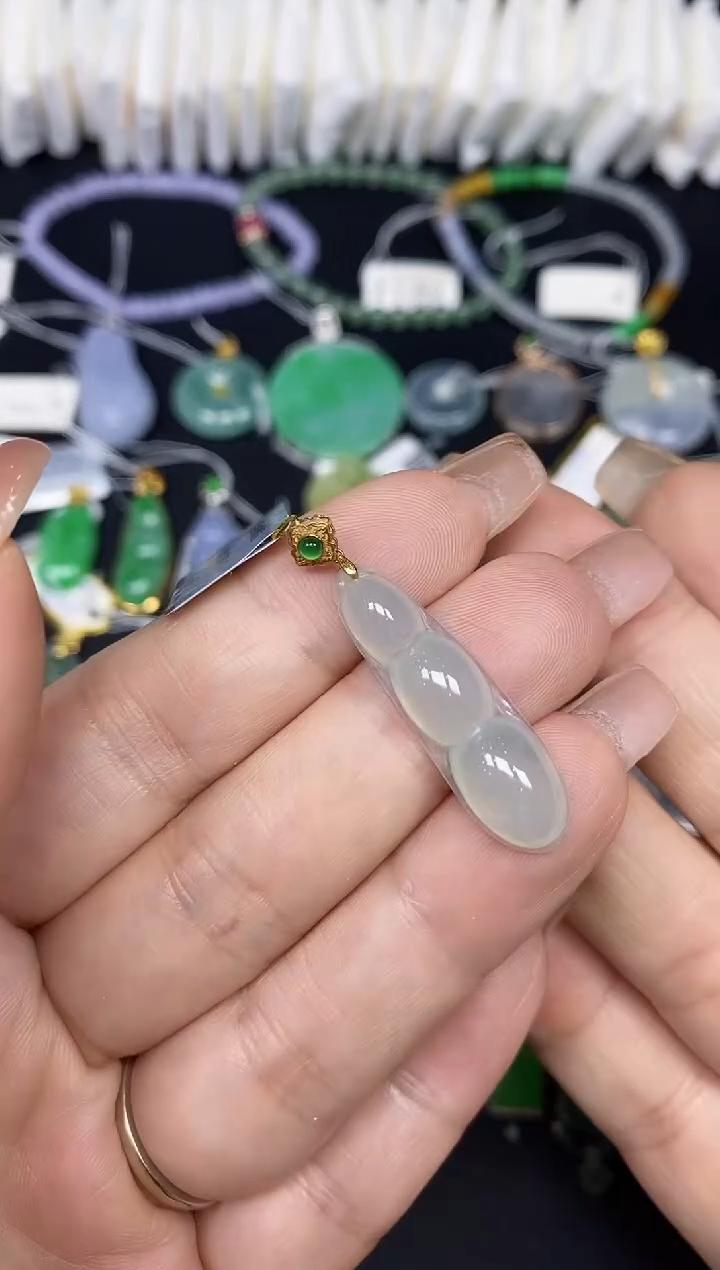 吊坠(不含链)18K金镶嵌翡翠豆子18K金扣镶嵌@@CMT