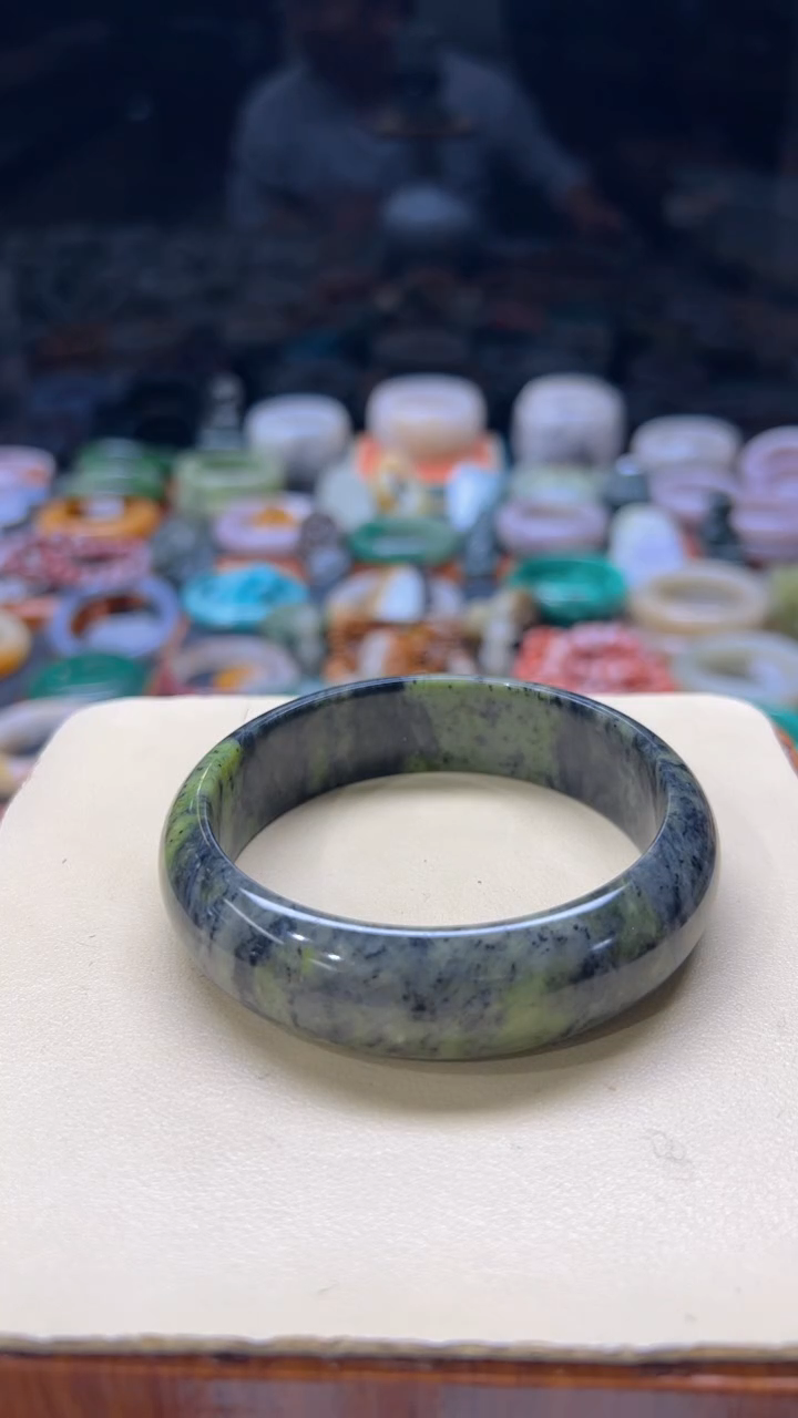 【闪购商品】石英质玉手镯未镶嵌138