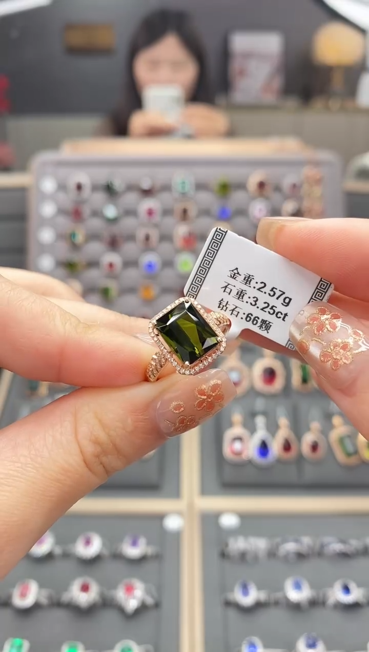 【闪购商品】碧玺戒指18K金镶嵌3.25  