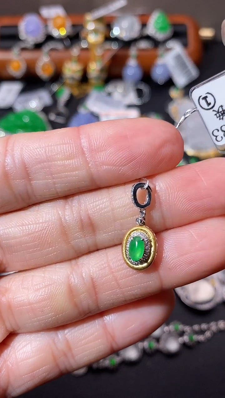 【闪购商品】翡翠吊坠(不含链)18K金镶嵌吊坠