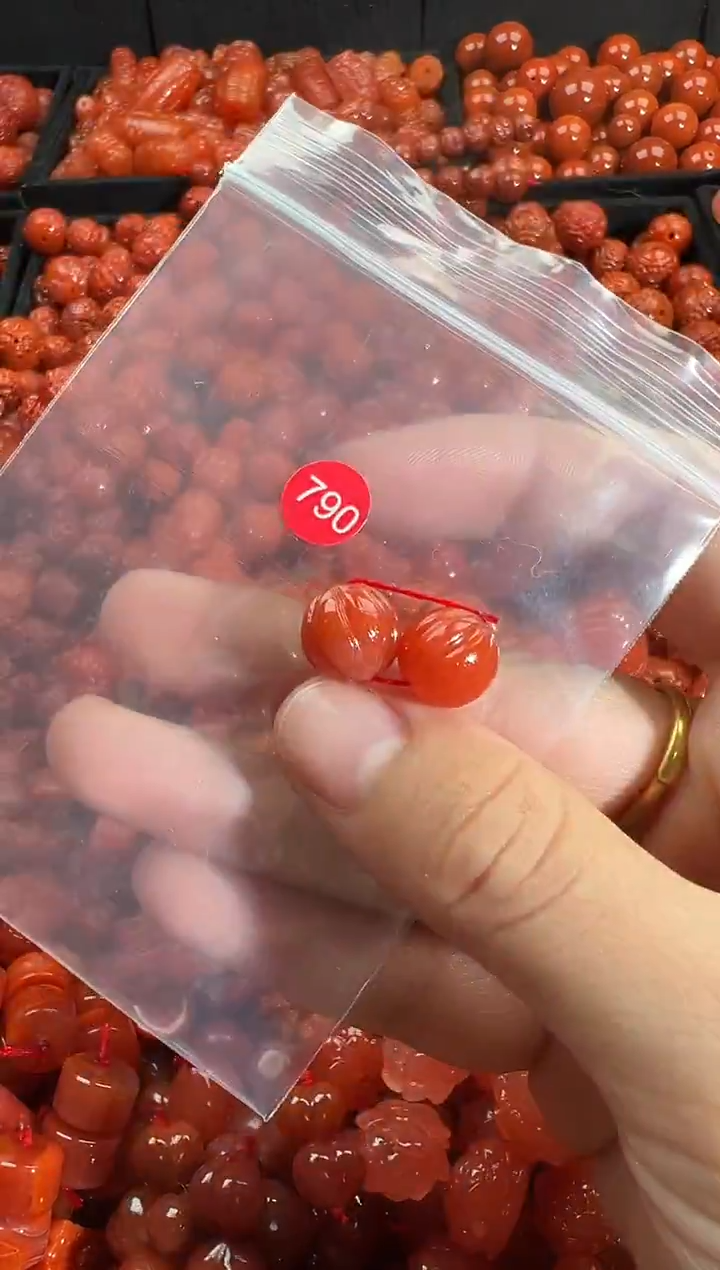 颈饰未镶嵌南红玛瑙1